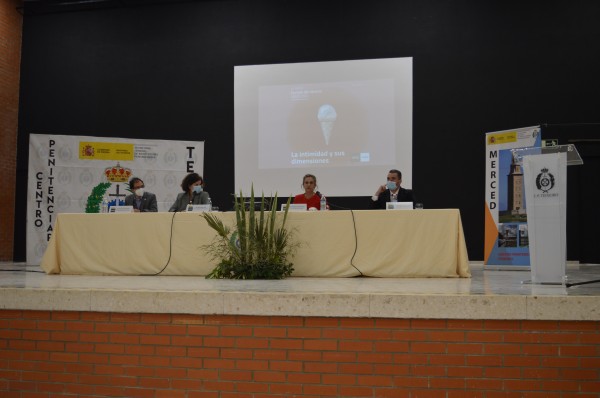 <b>La UNED de A Coruña recupera la presencialidad de sus cursos de Verano en el Centro Penitenciario de Teixeiro</b>