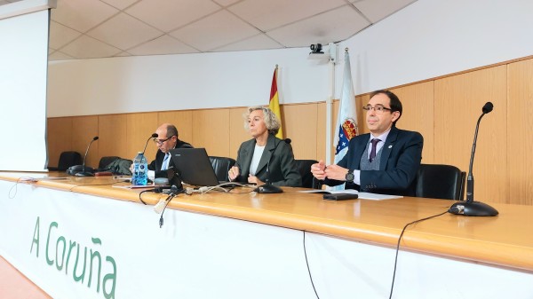 Inaugurado el ciclo de conferencias Arte e memoria democrática en el Centro Asociado UNED A Coruña