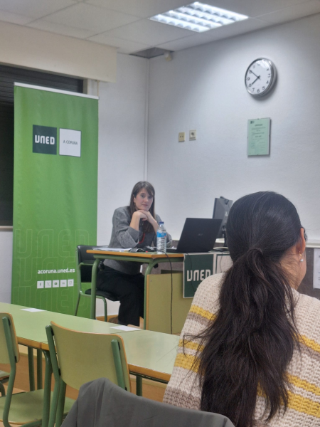 <a ></a><b>El Centro Asociado de la UNED A Coruña desarrolla el ciclo <i>“Charlas para tu Futuro Profesional”</i> del SAEE</b>