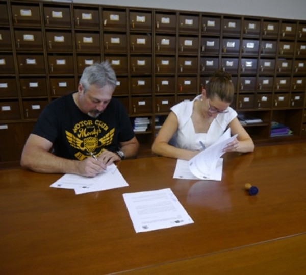 Firma del Convenio Marco entre la UNED coruñesa y la I.P.A.