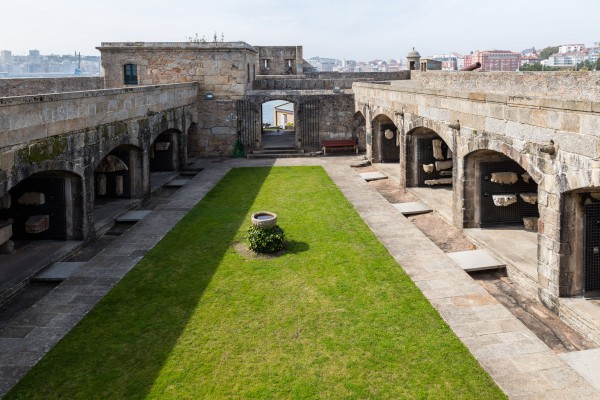 Últimas plazas para las visitas guiadas al Castillo de San Antón (24/09) y al Castro de Elviña (03/10)